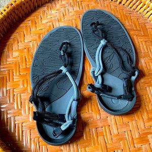 Xero Womens Cloud Sandals.  Size 9